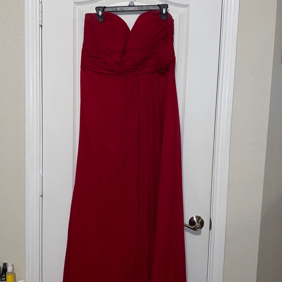 WINE STRAPLESS BRIDESMAID DRESS - Picture 3 of 15